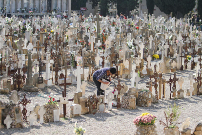 Jornada de Tots Sants al cementiri de Reus