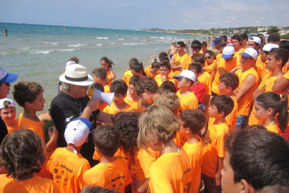 Mare Terra Fundació Mediterrània celebra una nova edició del 'Dia de neteja de la platja'. Amb aquesta nova actuació, que pretén conscienciar la ciutadania sobre la importància de respectar el litoral, es compleixen 25 anys de defensa del medi ambient.
