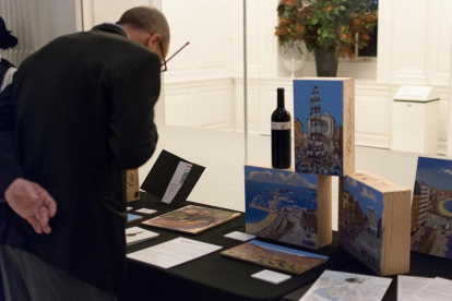 Presentació de la nova col.lecció de caixes de vi pintades «Art, vi i territori» del celler de la DOQ Priorat Clos Galena i amb la participació d'artistes de la Galeria Anquin's