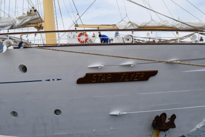 El creuer Star Flyer, de la companyia Star Clipper Cruises, ha atracat aquest migdia, procedent de València, a les instal·lacions de Port Tarraco. Aquest veler de grans dimensions és el sisè creuer d'aquesta temporada de Tarragona Cruise Port Costa Daurada.