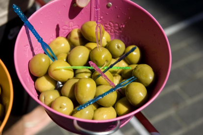Concurs de llançament de pinyols d'oliva de la festa major de Vila-seca