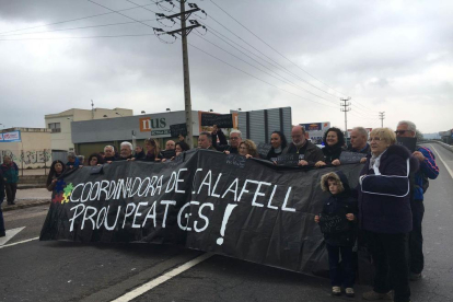 La protesta a l'N-340 i l'AP7 deixa aquest dissabte les comarques de Tarragona bloquejades de sud a nord.
