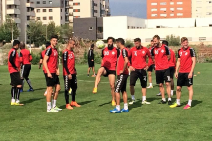Els jugadors del primer equip de Nàstic ja han arribat a Almería, on demà han de disputar un important partit amb el qual els grana volen consolidar la seva posició a la zona d'ascens.