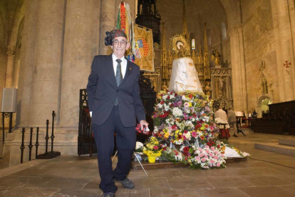 La comunitat aragonesa de Tarragona aquest dimecres ha realitzat la tradicional ofrena floral a la Verge del Pilar a la Catedral de Tarragona.