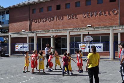 Una quarentena d'equips de les escoles de Tarragona s'han citat al Pavelló del Serrallo en una trobada organitzada pel CBT.