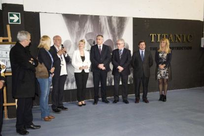 Inauguració de l'exxposició al Moll de costa de Tarragona amb una maqueta que reprodueix fidelment el Titanic.