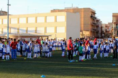 Els equips i els representants del club i de la Federació Catalana de Futbol