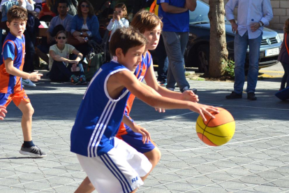 Competició amb les escoles de bàsquet vinculades al CBT al paveló del Serrallo de Tarragona.
