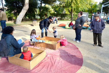 El parc de Saavedra de Tarragona ha estat l'escenari de diversos jocs tradiionals i la lectura d'un manifest en motiu del Dia Mundial de la Infància.