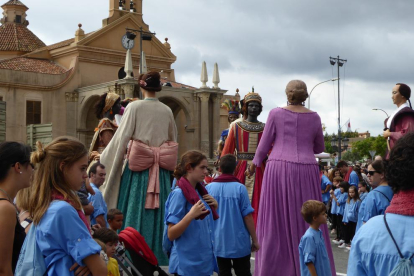 Diumenge al matí els elements del Seguici Festiu de Reus han realitzat la baixada fins al Santuari de Misericòrdia des de la plaça de la Pastoreta.