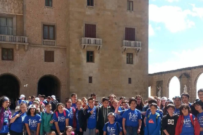 Presidia l'expedició l'alcalde de Tarragona, Josep Fèlix Ballesteros, qui ja s'havia comprès des de feia mesos amb l'escola, en involucrar-se amb els actes del centenari.