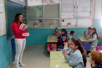 Més de 1.100 nens i nenes dels centres de Reus participen als tallers organitzats per Alba Clínica Dental, que ensenyen als alumnes hàbits bucodentals saludables.