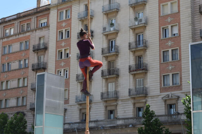 Un dels espectacles més multitudinaris de la jornada de dissabte del Trapezi ha estat l'exhibició acrobàtica de la companyia Circ Bové, amb la funció 'Vincles'