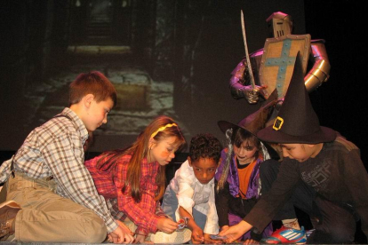 Un total de 785 infants i joves de 21 centres educatius de la comarca del Baix Penedès han participat a la 38ena edició del Festival de Teatre Infantil i Juvenil del Baix Penedès. Durant els dies del festival s'han representat fins a 31 obres al Teatre Municipal Àngel Guimerà del Vendrell.