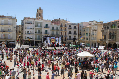 En el marc dels actes de la Festa Major de Sant Pere, aquest diumenge la plaça del Mercadal de Reus ha acollit un concert per als més petits de la ciutat, a càrrec del Club Super 3.