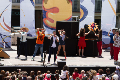 En el marc dels actes de la Festa Major de Sant Pere, aquest diumenge la plaça del Mercadal de Reus ha acollit un concert per als més petits de la ciutat, a càrrec del Club Super 3.
