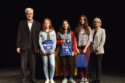 La XLIV edición del Concurs Literari Sant Jordi del Vendrell, organizado por el Ayuntamiento y dirigido a los alumnos de los centros escolares del municipio, ha contado con la participación de 1.278 niños y jóvenes de 3º de primaria hasta 2º de bachillerato.