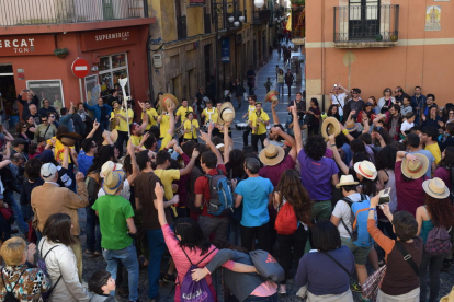 Barrets de palla, barrilets al coll i l'Amparito Roca: Santa Tecla a l'abril
