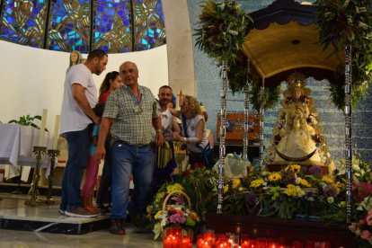 Ofrena floral en honor a la Virgen del Rocío en la XXXIII Romería de Tarragona.