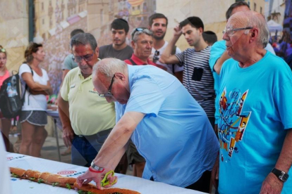 L'Eduard Boada prepara un entrepà de 30 metres de llarg al Cós del Bou