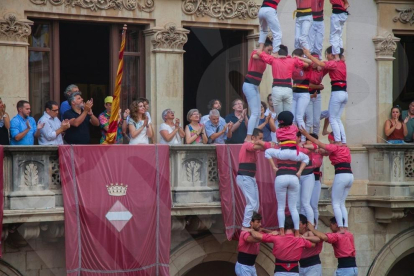 Jornada castellera de Firagost a Valls amb la Colla Joves Xiquets de Valls i la Colla Vella dels Xiquets de Valls.