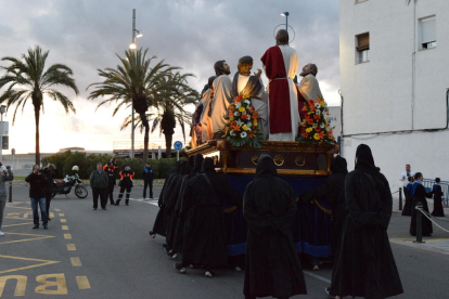 Imatges del viacrucis processional del Gremi de Marejants, al Serrallo.
