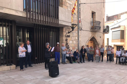 Concentració a diversos municipis de Camp de Tarragona en rebuig a la violència de l'1-O
