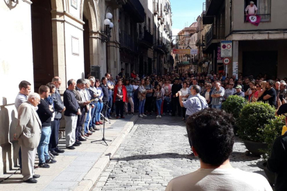 Concentración en varios municipios de Campo de Tarragona en rechazo a la violencia del 1-O