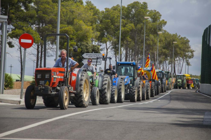 Prop de 250 tractors a la presó de Mas d'Enric en suport a Forcadell