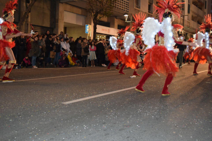 Imatges de les comparses que han participat a la Rua de l'Artesania