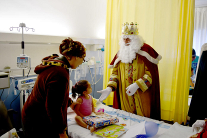 Melcior, Gaspar i Baltasar han repartit regals a la planta de pediatria de l'hospital tarragoní.