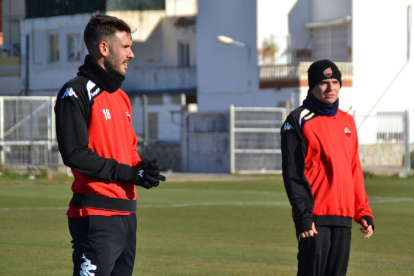 El CF Reus Genuine entrena con el primer equipo.