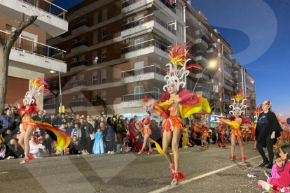 Els carrers de Tarragona s'omplen per veure la Rua d'Artesania