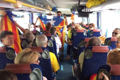 Trenta-quatre autobusos surten de Tarragona a l'acte central de la Diada a Barcelona