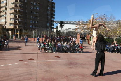 La Fira de Circ Trapezi es reinventa posant el focus en les escoles de Reus. Actuació al col·legi Sant Pau