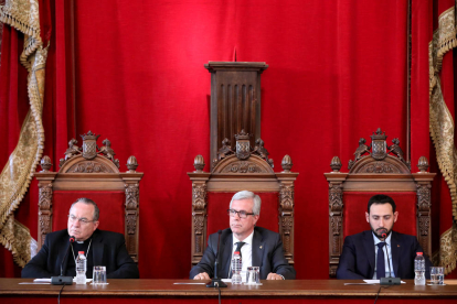 El Salón de Plenos del ayuntamiento ha acogido el Pregón, a cargo de Sofia Mata de la Cruz.