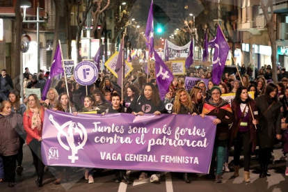La capital ha estat l'escenari de la convocatòria unitària al Camp de Tarragona on s'han escoltat proclames com «sense les dones no hi ha revolució» i «ni una més»