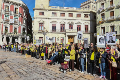 Com cada dia, han fet una concentració a la plaça Mercadal per la llibertat dels polítics presos i exiliats