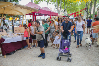 Mig centenar de parades estan instal·lades al barri Monestir