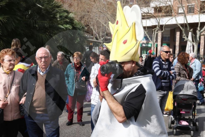 La resaca no es obstáculo para celebrar el desfile matinal de Carnaval del Reus