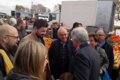 El diputado en el Congreso por ERC ha visitado el mercado del barrio.