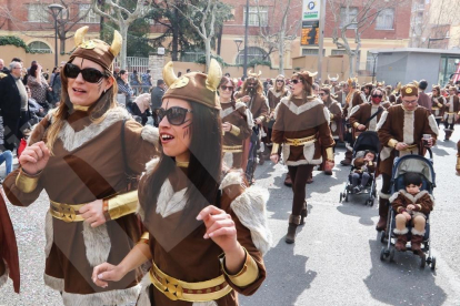 La ressaca no és obstacle per celebrar la rua matinal de Carnaval del Reus