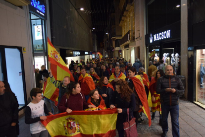 Concentració per la unitat d'Espanya a Reus, que ha coincidit amb un grup d'independentistes.