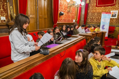 Durant l'acte al Saló de Plens, els infants van explicar en els diferents actes que han participat