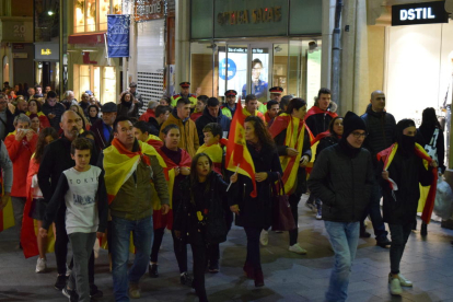 Concentración por la unidad de España a Reus, que ha coincidido con un grupo de independentistas.