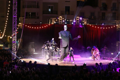 L'espectacle inaugural va tenir lloc a la plaça Mercadal