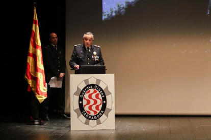 Imatges de l'entrega de medalles i felicitacions durant l'acte de festivitat de la Guàrdia Urbana de Tarragona