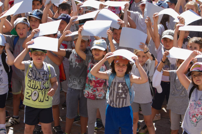 Els escolars de Reus participen en l''Hola Sant Pere' recreant el Basilisc