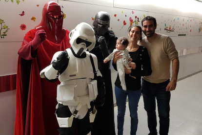 Els personatges d'Star Wars visiten la planta de pediatria de l'Hospital Joan XXIII