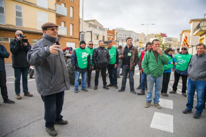 Tractorada i concentració dels pagesos de l'avellana davant la subdelegació de Tarragona